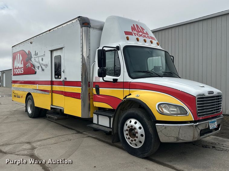 image for item FK1862 2004 Freightliner M2 delivery truck