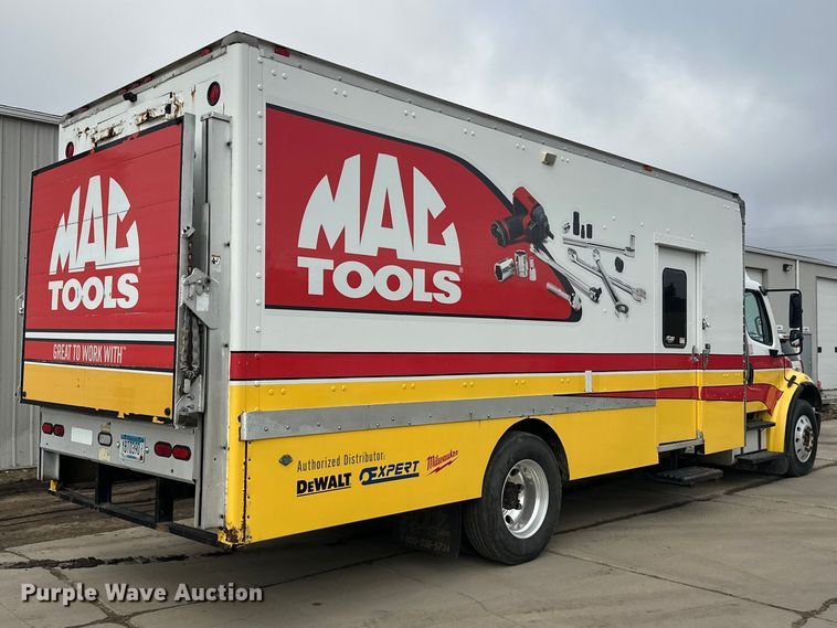 image for item FK1862 2004 Freightliner M2 delivery truck