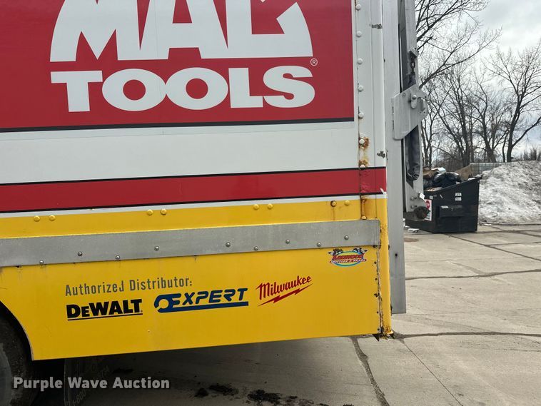 image for item FK1862 2004 Freightliner M2 delivery truck