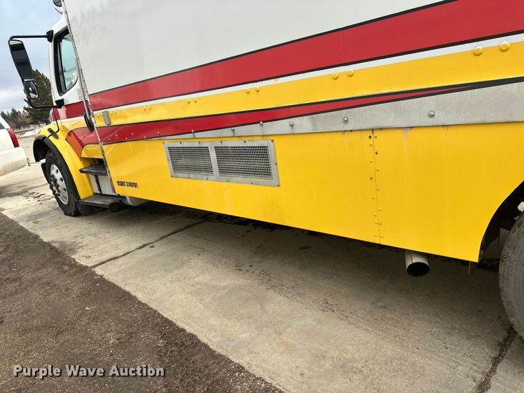 image for item FK1862 2004 Freightliner M2 delivery truck