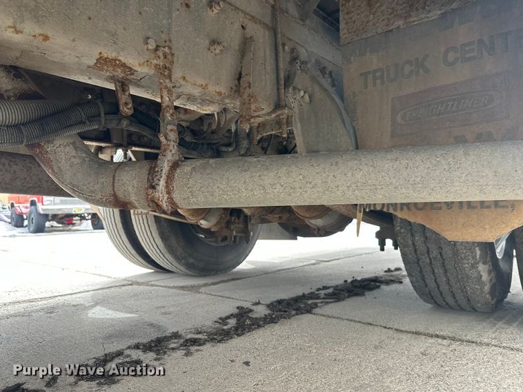 image for item FK1862 2004 Freightliner M2 delivery truck