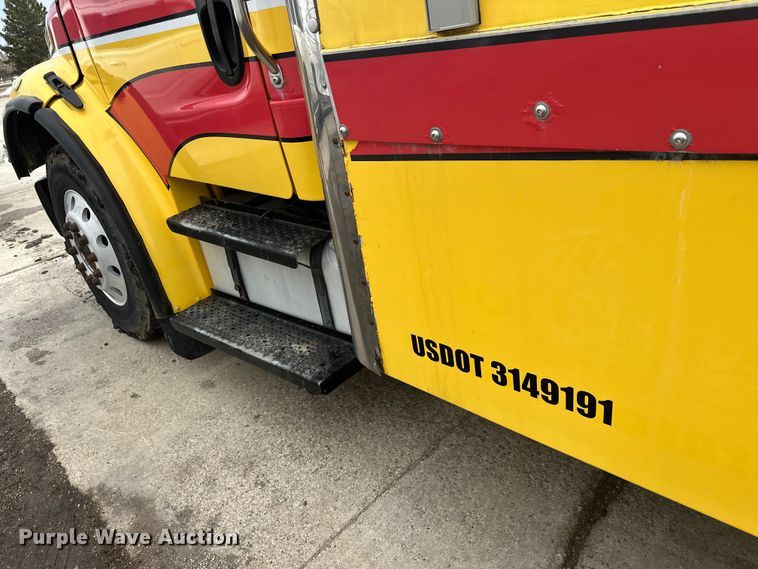 image for item FK1862 2004 Freightliner M2 delivery truck