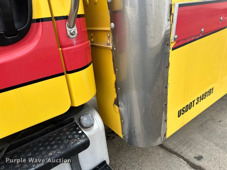 image for item FK1862 2004 Freightliner M2 delivery truck