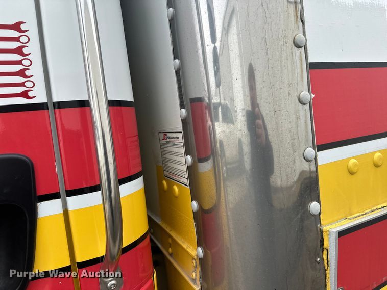 image for item FK1862 2004 Freightliner M2 delivery truck