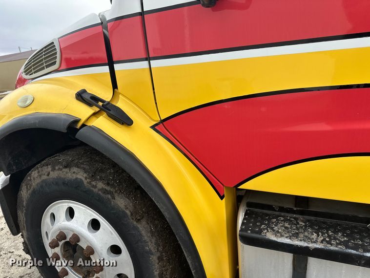 image for item FK1862 2004 Freightliner M2 delivery truck