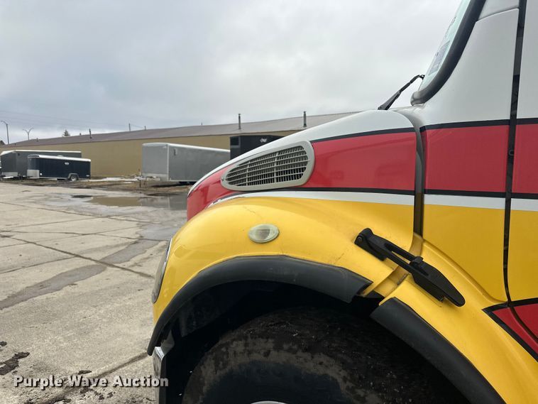 image for item FK1862 2004 Freightliner M2 delivery truck