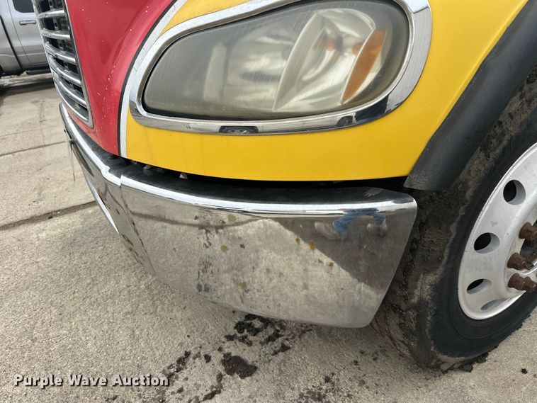 image for item FK1862 2004 Freightliner M2 delivery truck