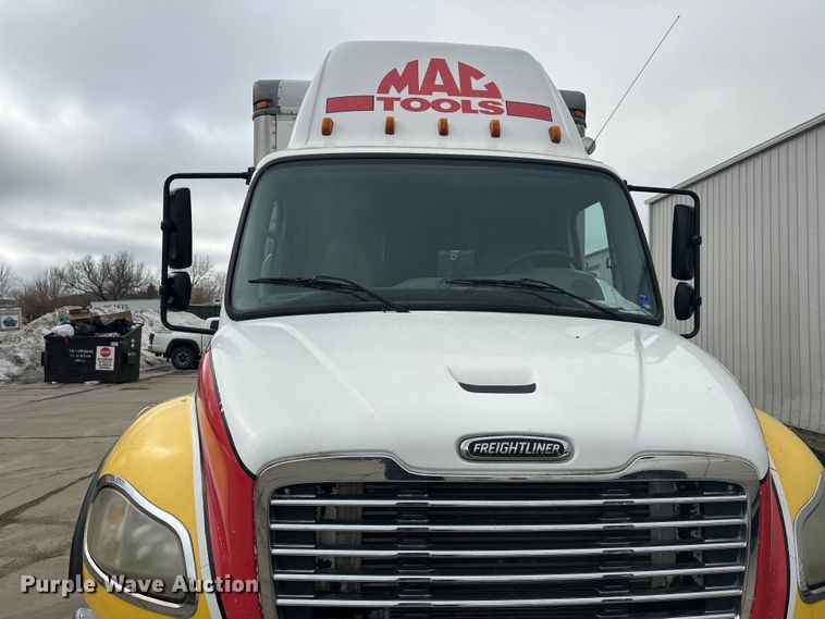 image for item FK1862 2004 Freightliner M2 delivery truck