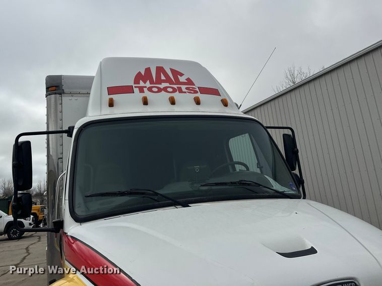 image for item FK1862 2004 Freightliner M2 delivery truck