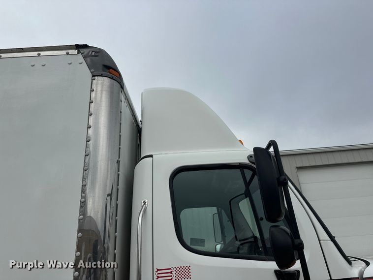 image for item FK1862 2004 Freightliner M2 delivery truck