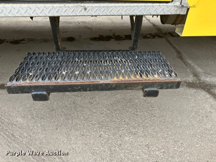 image for item FK1862 2004 Freightliner M2 delivery truck