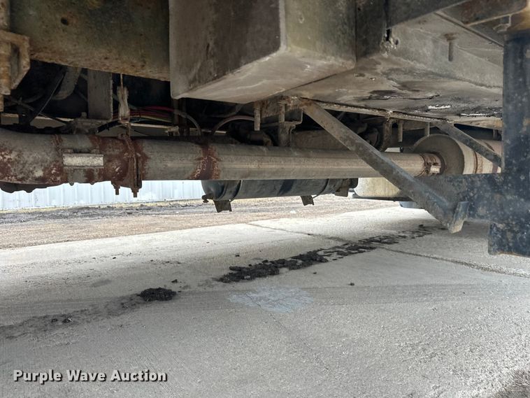 image for item FK1862 2004 Freightliner M2 delivery truck