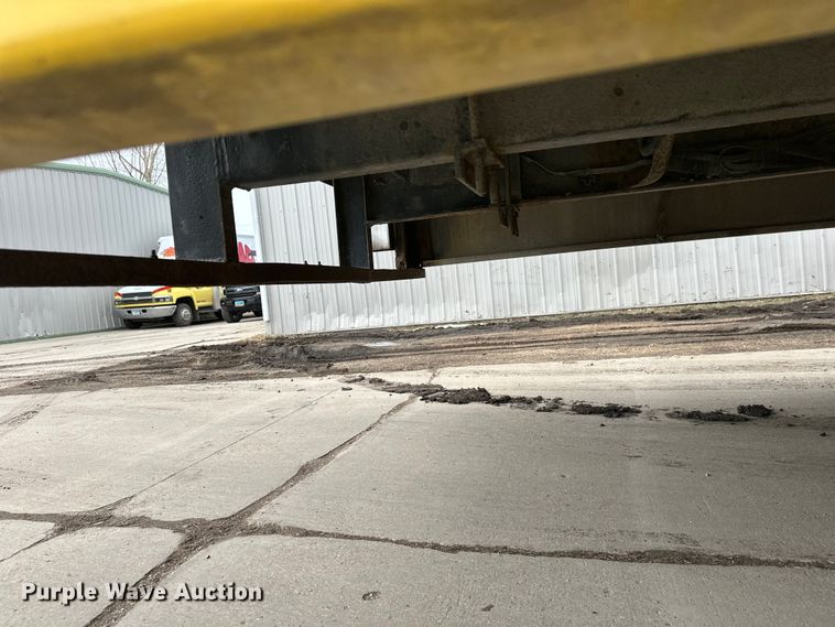 image for item FK1862 2004 Freightliner M2 delivery truck