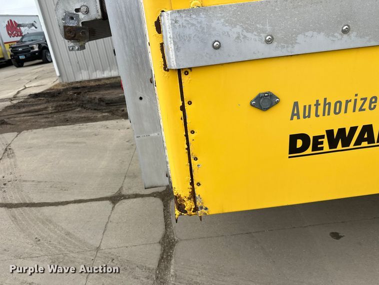 image for item FK1862 2004 Freightliner M2 delivery truck