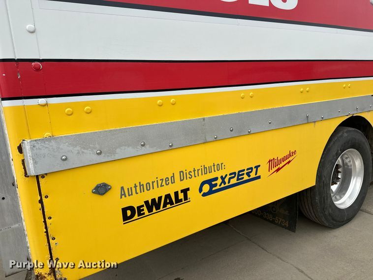 image for item FK1862 2004 Freightliner M2 delivery truck