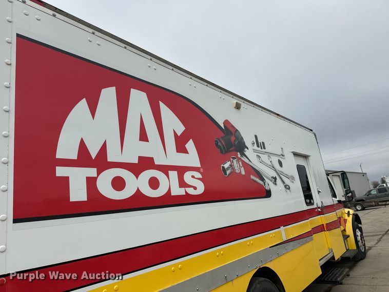 image for item FK1862 2004 Freightliner M2 delivery truck