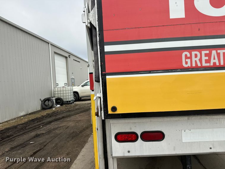 image for item FK1862 2004 Freightliner M2 delivery truck