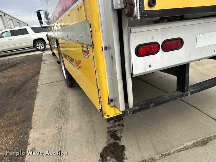 image for item FK1862 2004 Freightliner M2 delivery truck