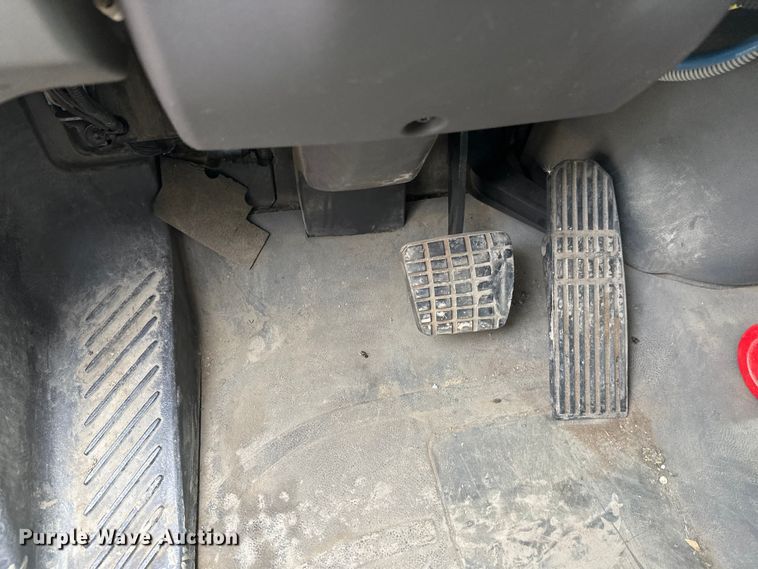 image for item FK1862 2004 Freightliner M2 delivery truck