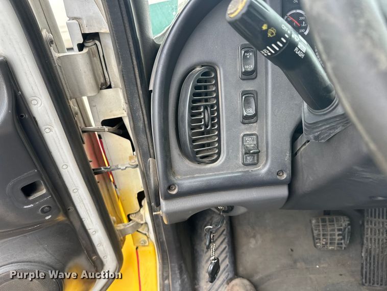 image for item FK1862 2004 Freightliner M2 delivery truck