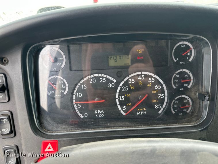 image for item FK1862 2004 Freightliner M2 delivery truck