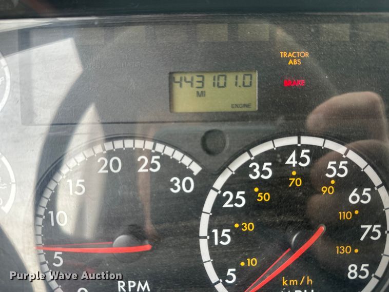 image for item FK1862 2004 Freightliner M2 delivery truck