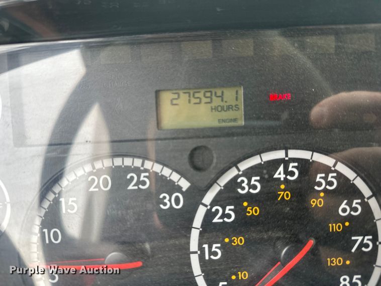 image for item FK1862 2004 Freightliner M2 delivery truck