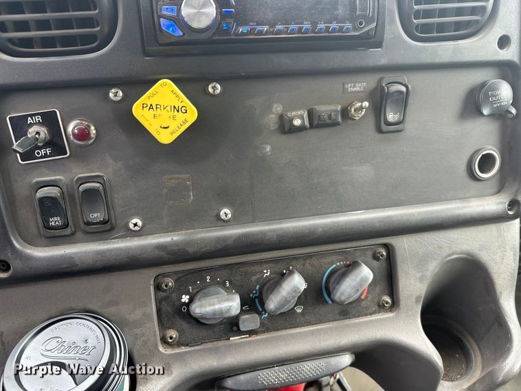 image for item FK1862 2004 Freightliner M2 delivery truck