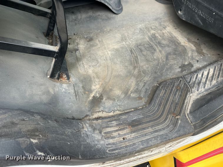 image for item FK1862 2004 Freightliner M2 delivery truck