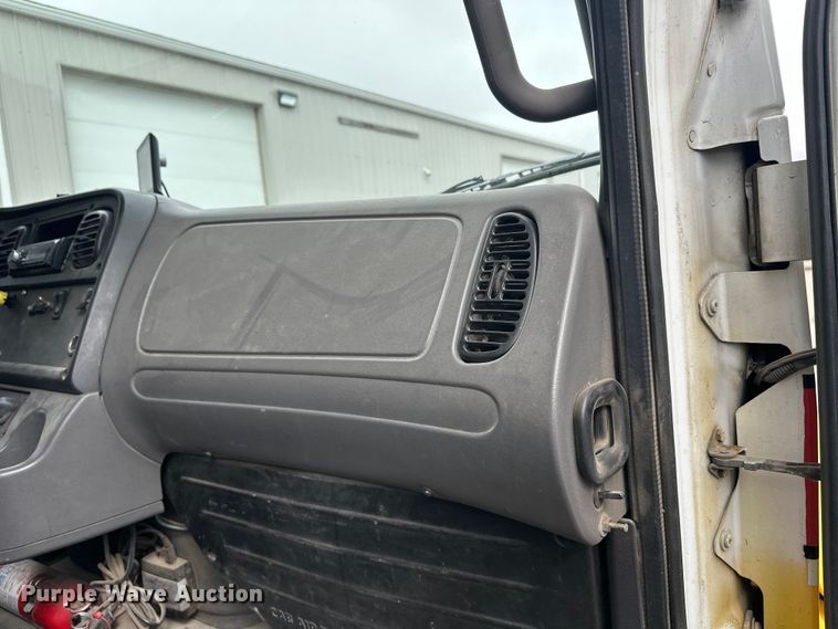 image for item FK1862 2004 Freightliner M2 delivery truck