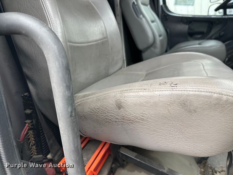 image for item FK1862 2004 Freightliner M2 delivery truck