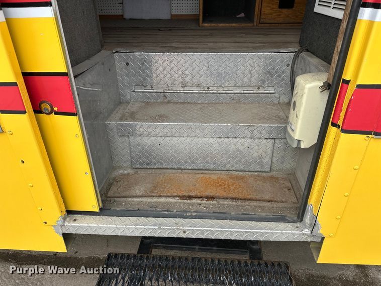 image for item FK1862 2004 Freightliner M2 delivery truck