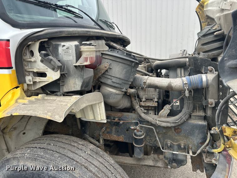 image for item FK1862 2004 Freightliner M2 delivery truck