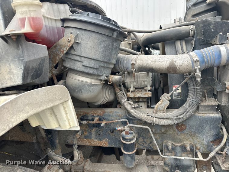 image for item FK1862 2004 Freightliner M2 delivery truck