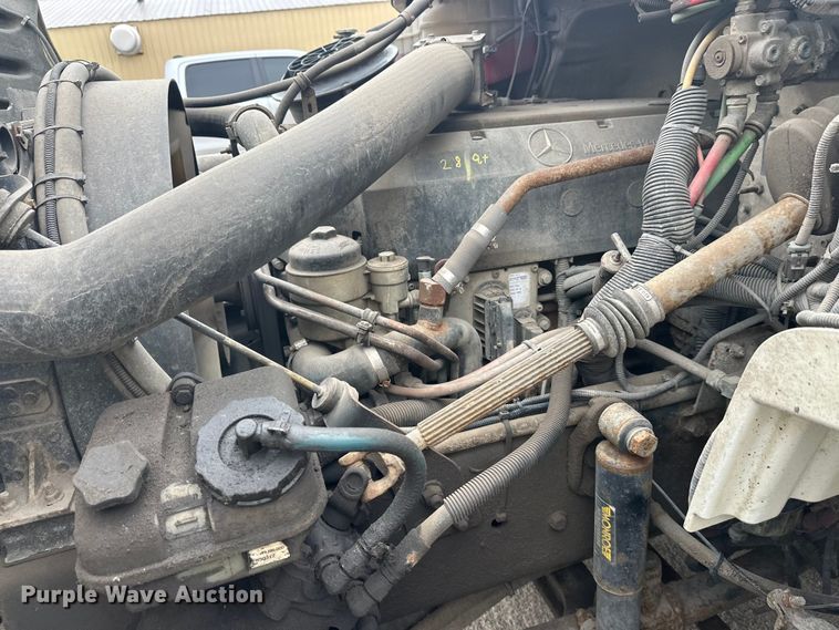 image for item FK1862 2004 Freightliner M2 delivery truck