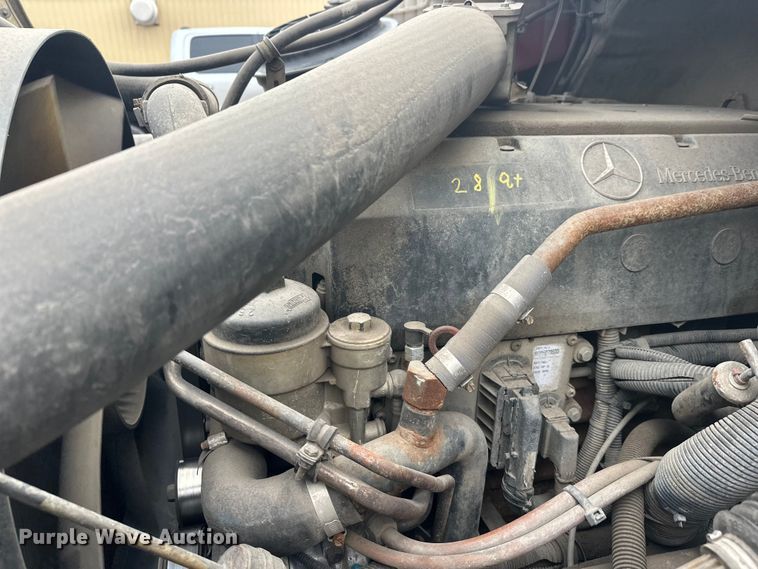 image for item FK1862 2004 Freightliner M2 delivery truck