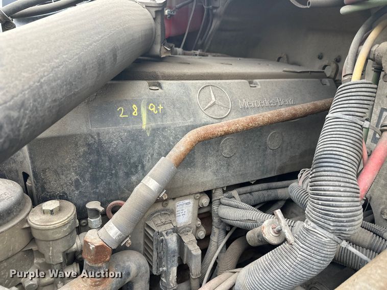 image for item FK1862 2004 Freightliner M2 delivery truck