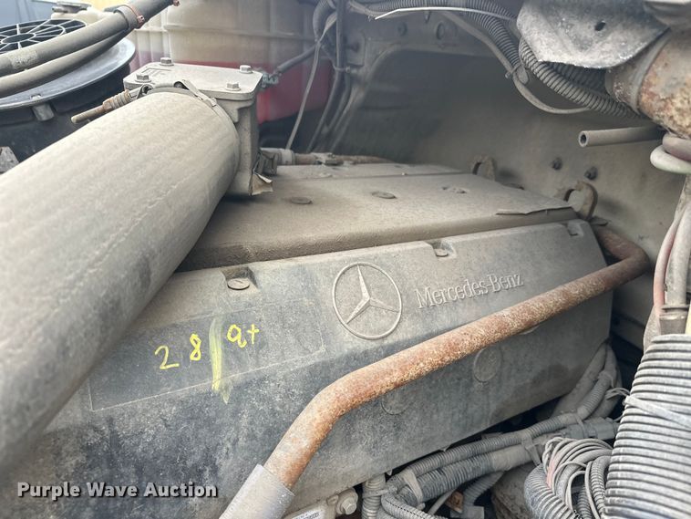 image for item FK1862 2004 Freightliner M2 delivery truck