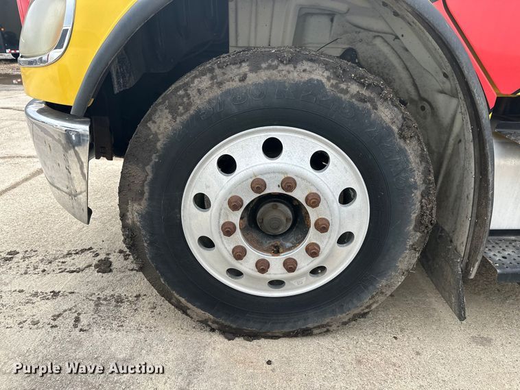 image for item FK1862 2004 Freightliner M2 delivery truck