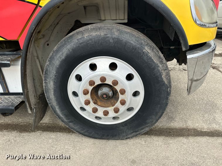 image for item FK1862 2004 Freightliner M2 delivery truck