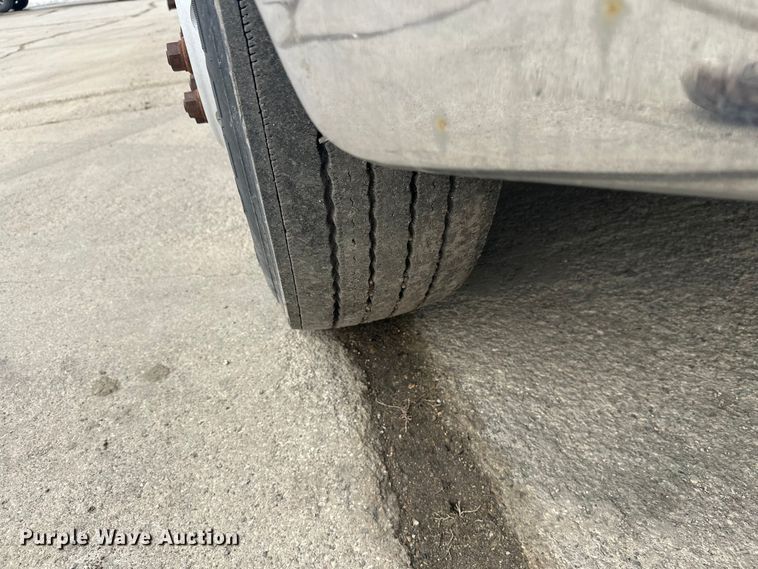 image for item FK1862 2004 Freightliner M2 delivery truck