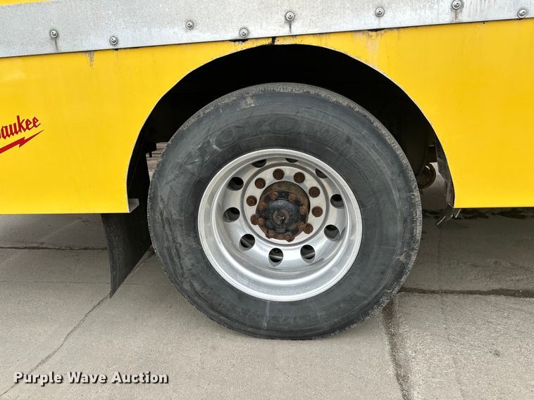 image for item FK1862 2004 Freightliner M2 delivery truck