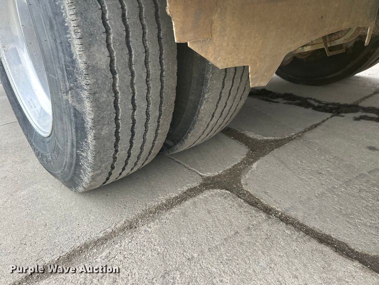 image for item FK1862 2004 Freightliner M2 delivery truck