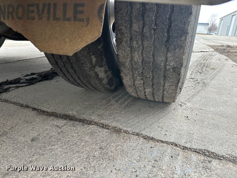 image for item FK1862 2004 Freightliner M2 delivery truck