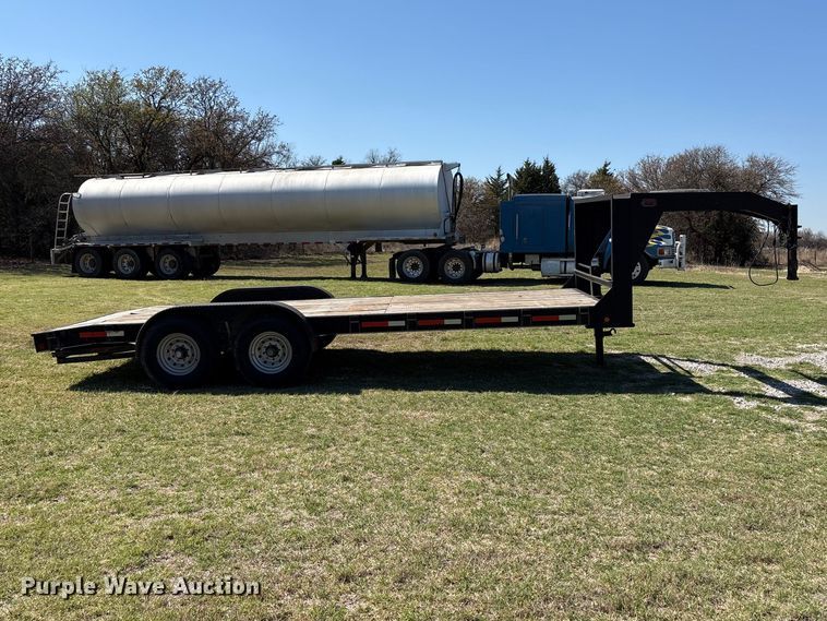 image for item FK2602 2009 Roadboss equipment trailer