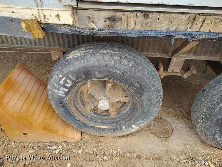 image for item IH9459 1998 Advanced Modular MFG mobile office trailer