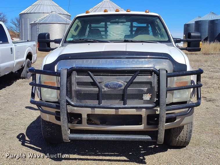 image for item IH9473 2008 Ford F350 Super Duty Ext. Cab flatbed pickup truck