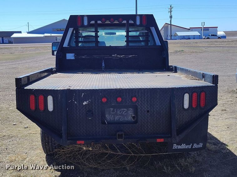 image for item IH9473 2008 Ford F350 Super Duty Ext. Cab flatbed pickup truck