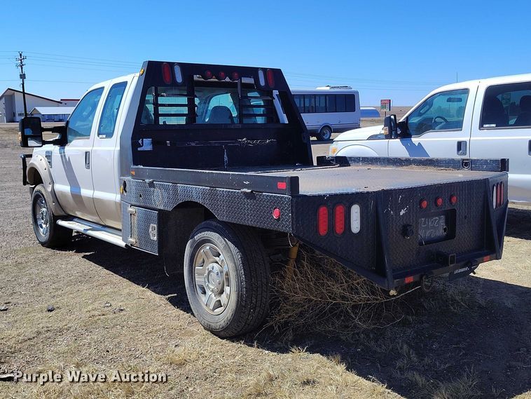 image for item IH9473 2008 Ford F350 Super Duty Ext. Cab flatbed pickup truck
