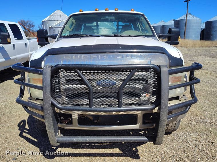 image for item IH9473 2008 Ford F350 Super Duty Ext. Cab flatbed pickup truck
